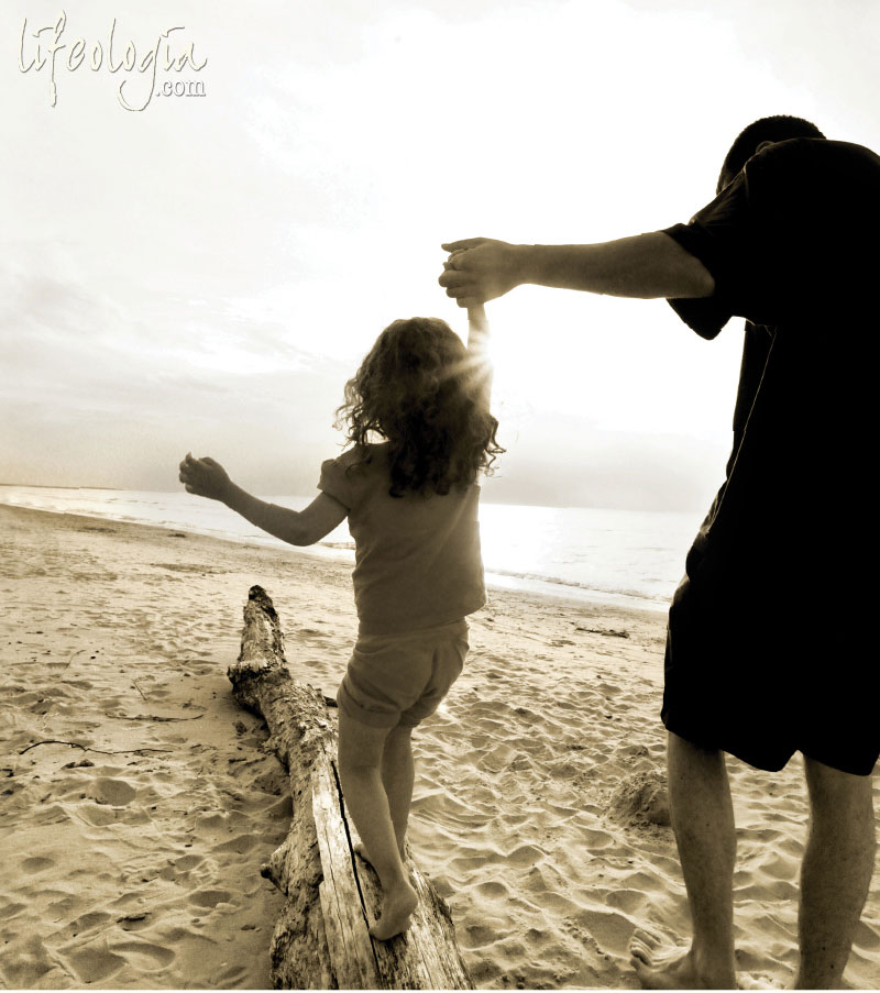 girl with dad-on-the-beach