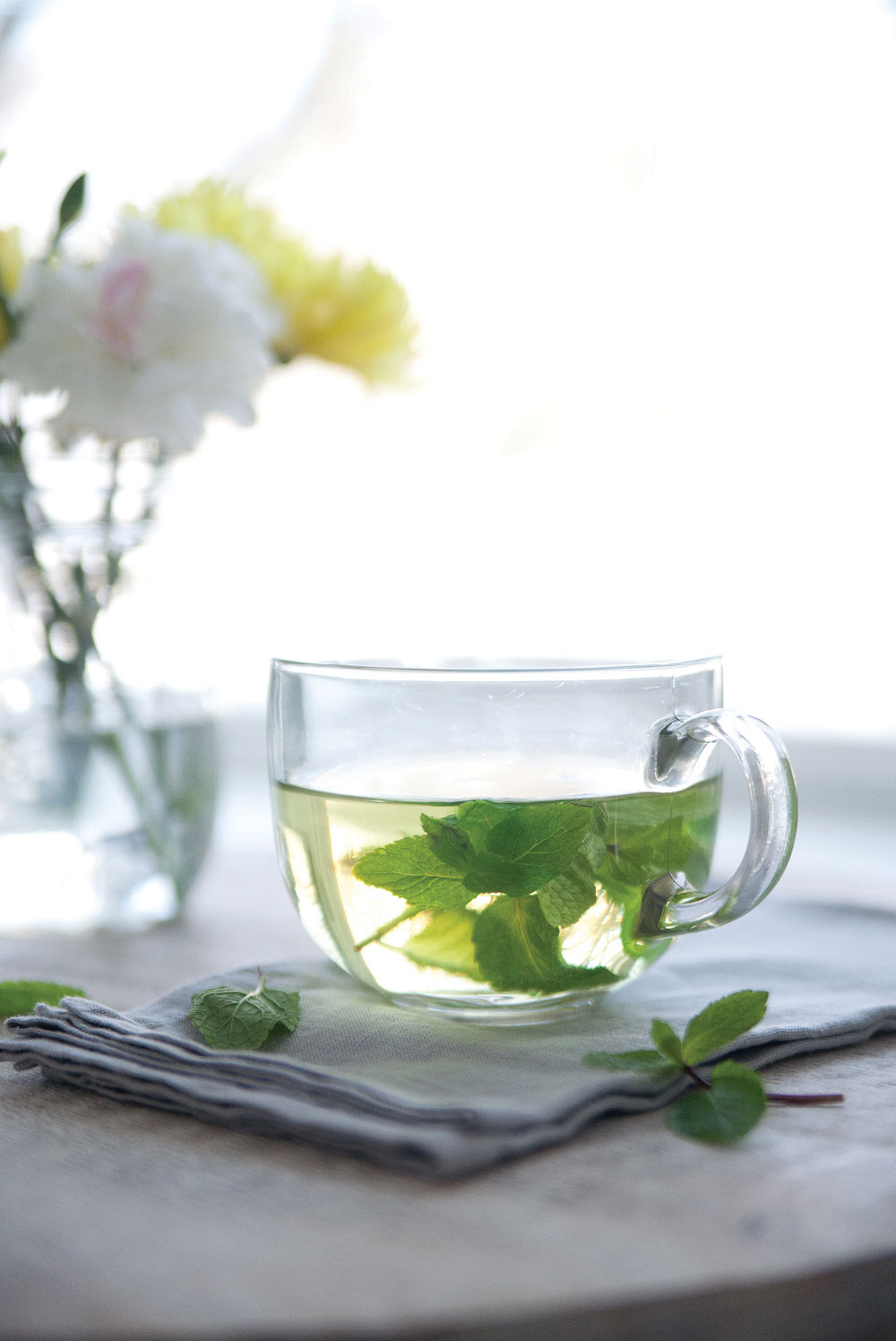 Fresh-Mint-Tea-Naturally-Deliciously-Pure-Ella-Leche3