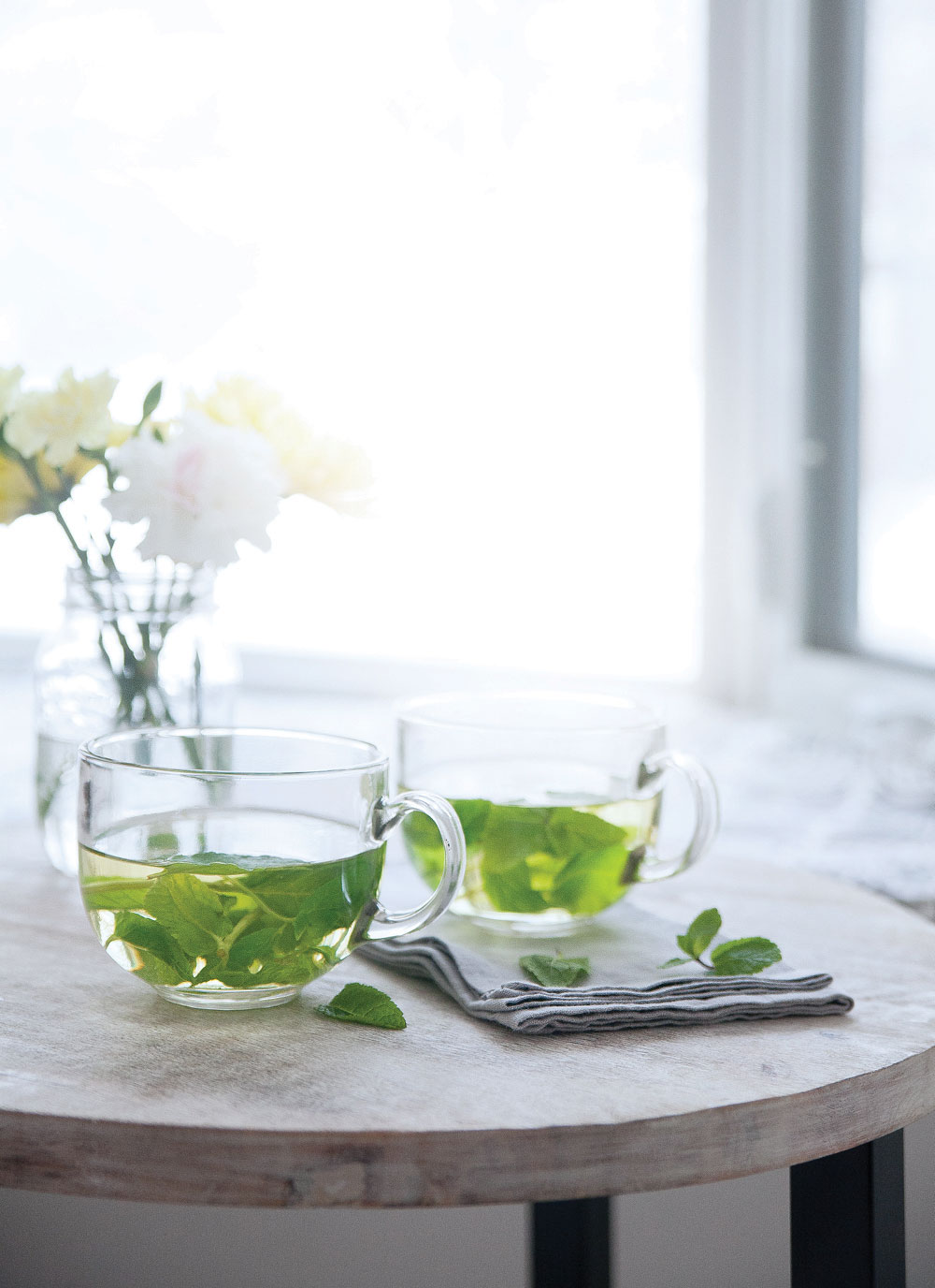 Fresh-Mint-Tea-Naturally-Deliciously-Pure-Ella-Leche4