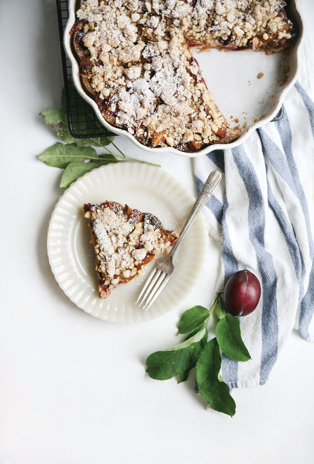 Gluten-Free-Crumble-Plum-Pie-Pure-Ella-Leche6