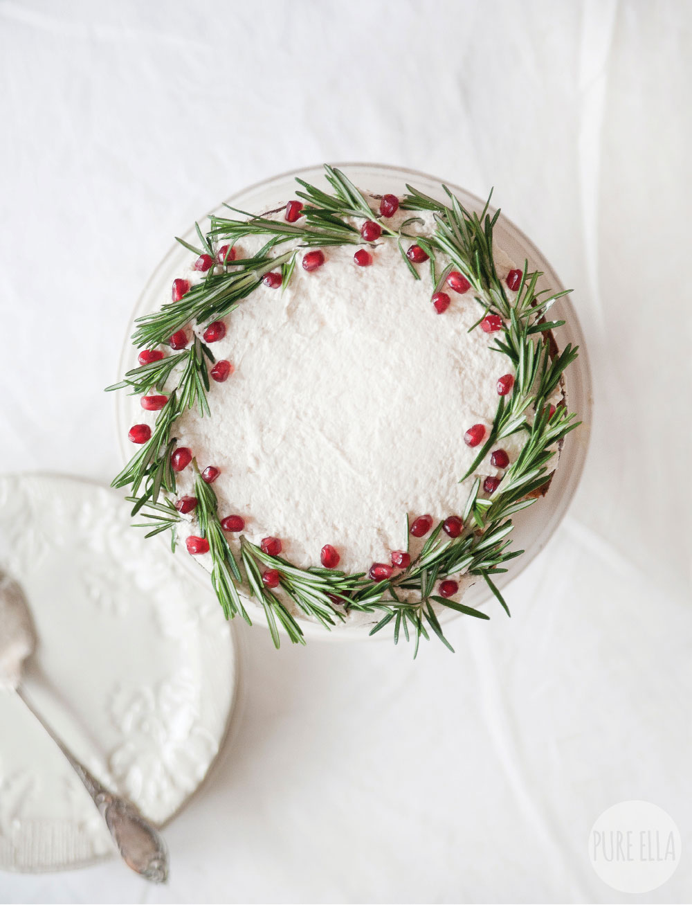 Gluten-free-Vegan-Gingerbread-Christmas-Wreath-Cake-Recipe6
