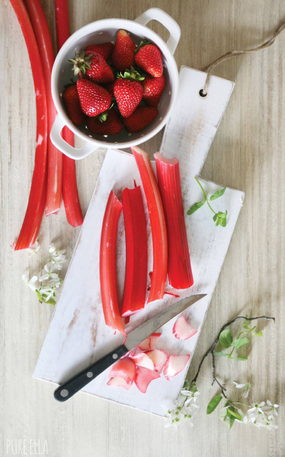 Pure-Ella-Gluten-free-vegan-Strawberry-Rhubarb-Crumble-Pie3