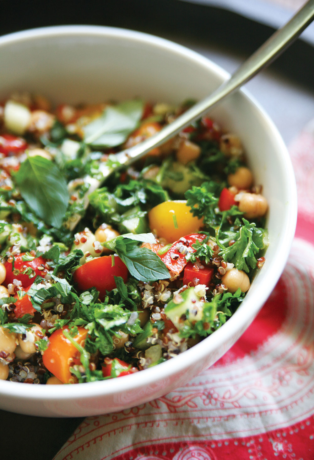 Vegan Quinoa Salad - Hello Summers!