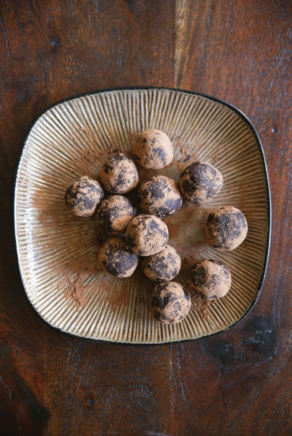 raw-amaretto-chocolate-energy-balls-pure-ella-leche2