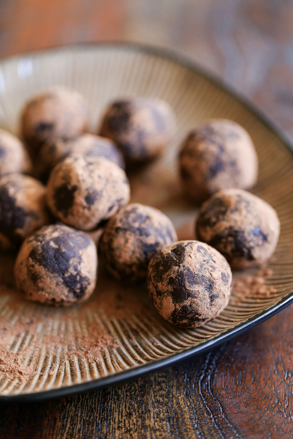 raw-amaretto-chocolate-energy-balls-pure-ella-leche7